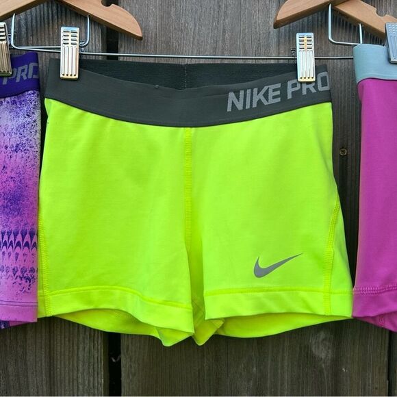 NIKE PRO Shorts Womens Sz Small Compression Training 3.0"  Neon NWOT Spandex - Picture 12 of 15
